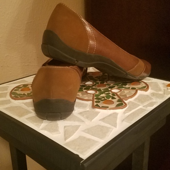 Shoes - Picture 4 of 5